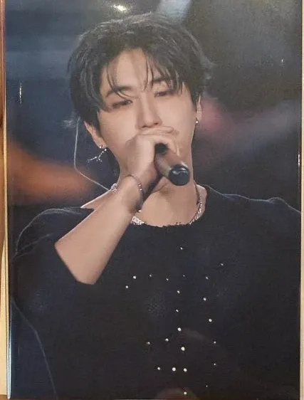 Behind-the-scenes cut of HAN (Stray Kids)