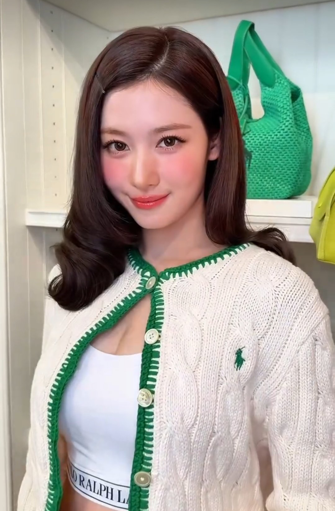 Momen yang diabadikan oleh penggemar Sana (TWICE)