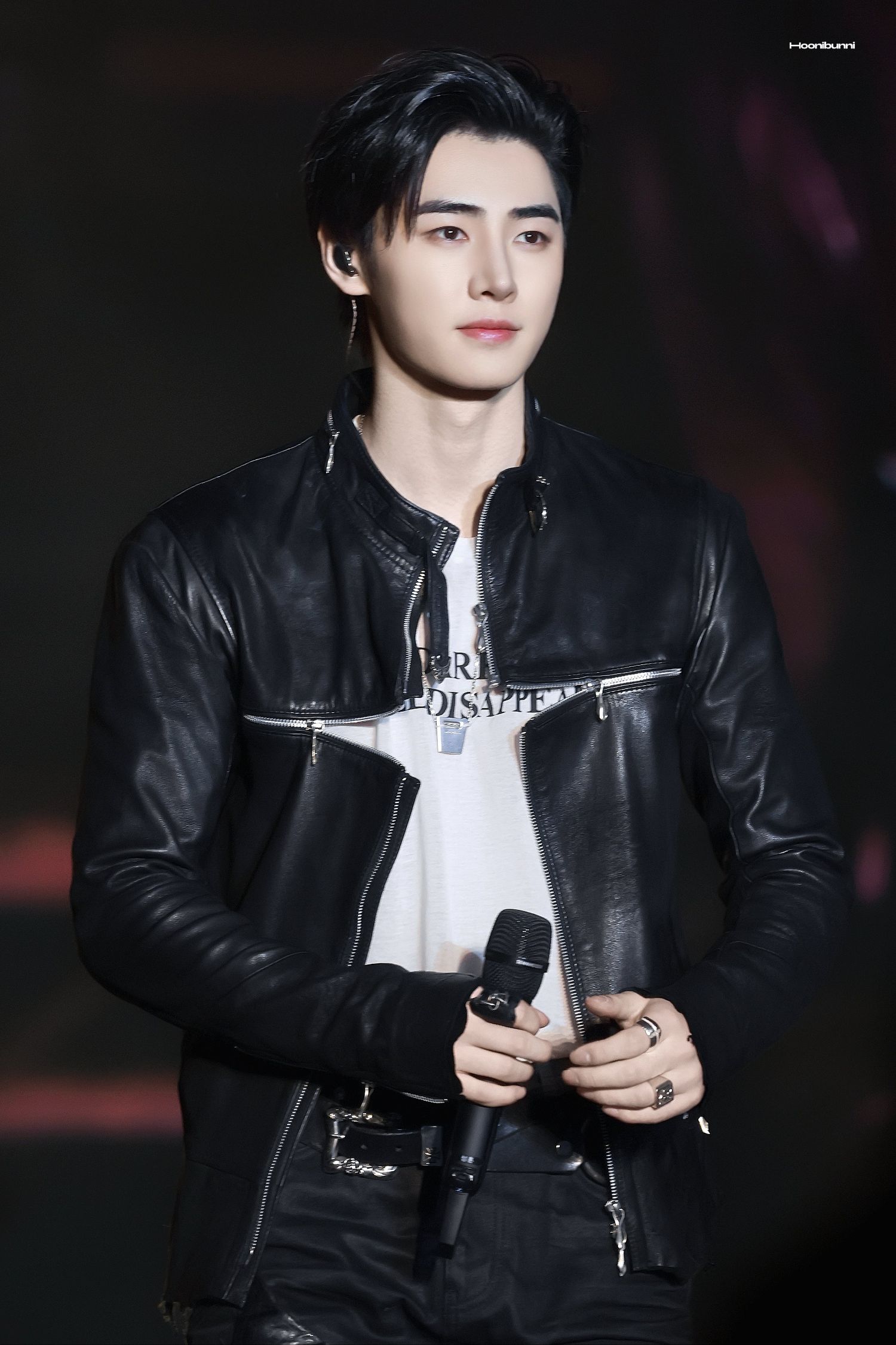 Foto aktivitas terbaru Sunghoon (ENHYPEN)