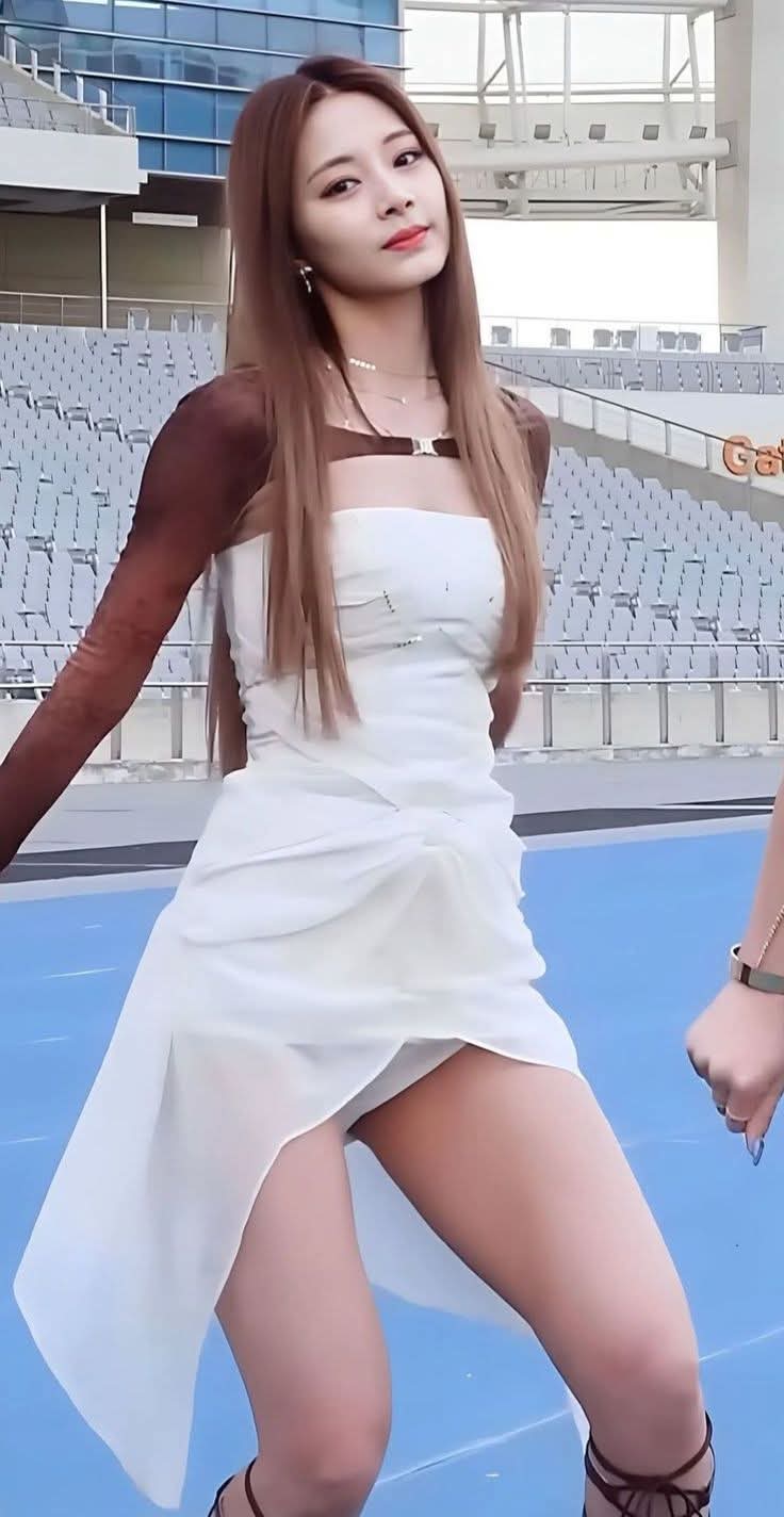 Foto aktivitas terbaru Tzuyu (TWICE)