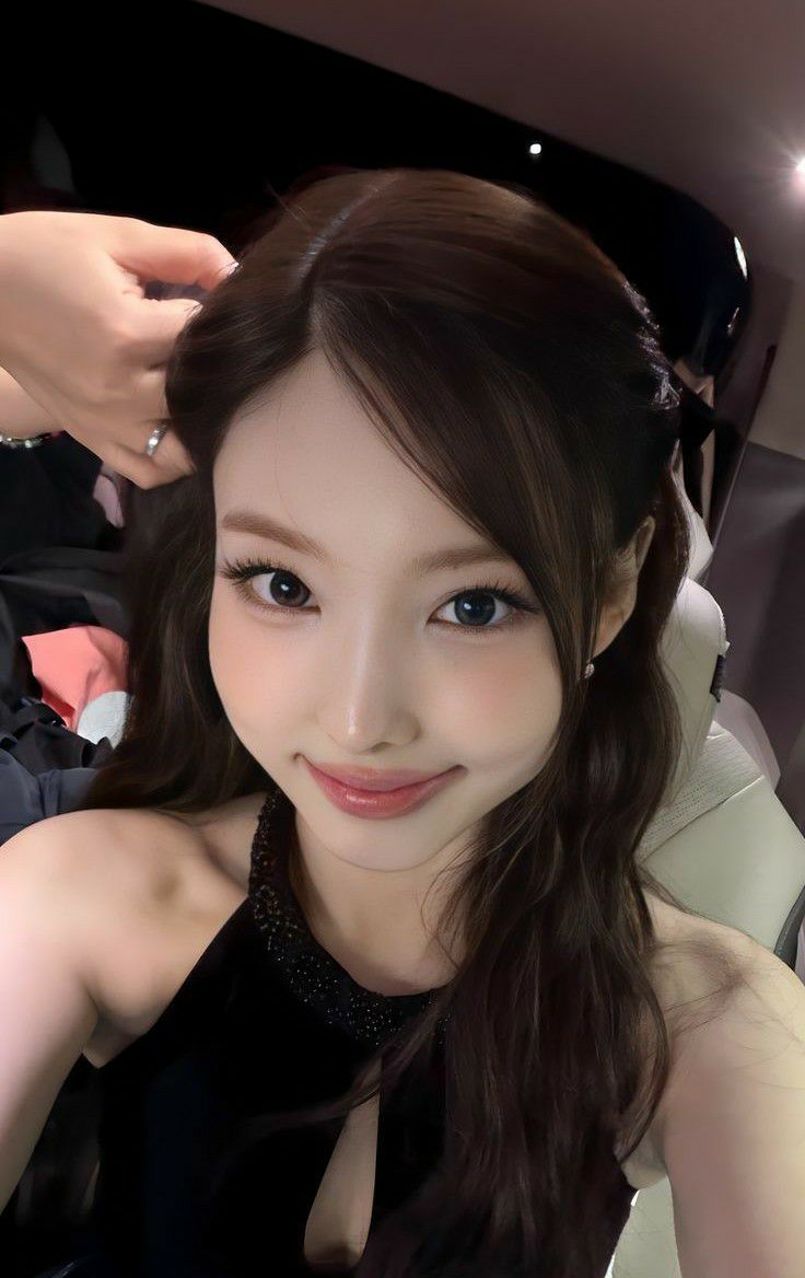 Behind-the-scenes cut of Nayeon (TWICE)