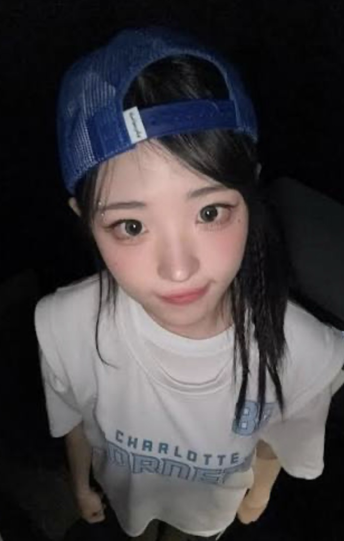 Behind-the-scenes cut of Hina (QWER)