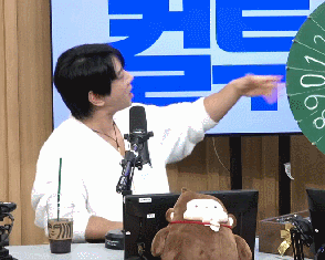 Behind-the-scenes cut of Hwang Chiyeol