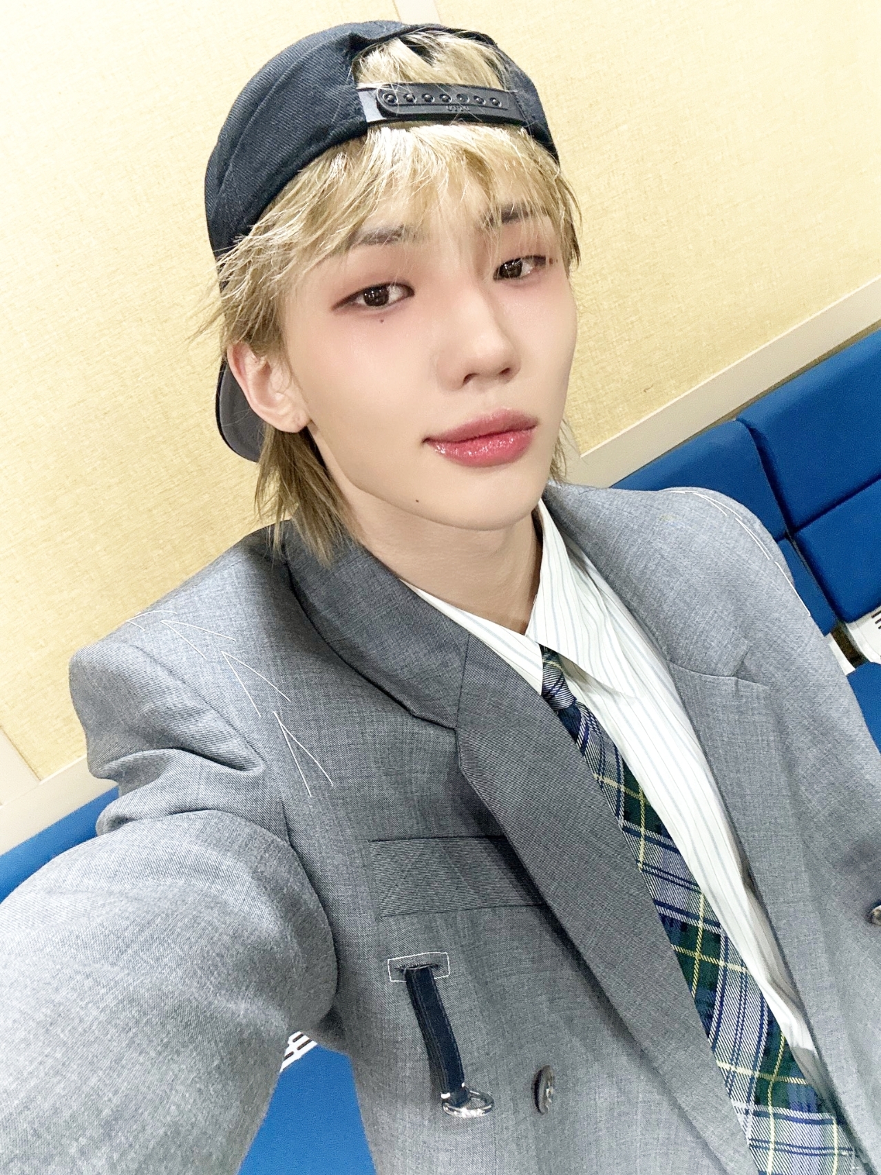 Behind-the-scenes cut of Junhyeok (TNX)