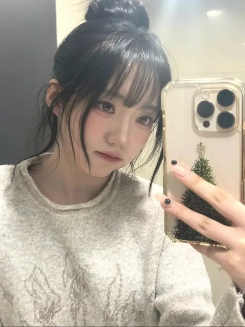 Behind-the-scenes cut of tripleS