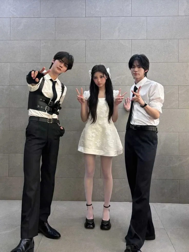 Recent activity shot of Wonhee (ILLIT)