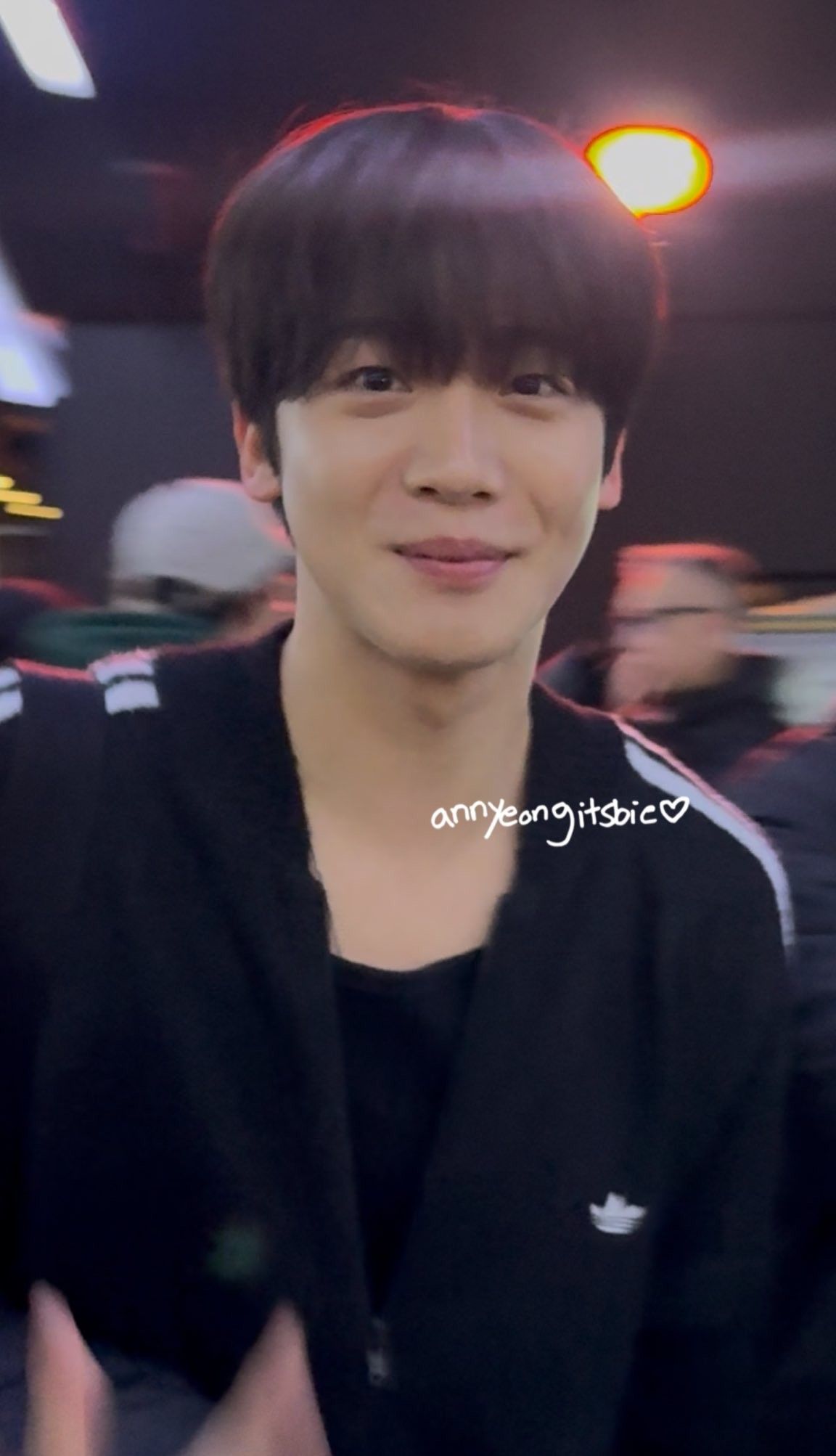 A moment captured by Kim Yohan (WEi)'s fan