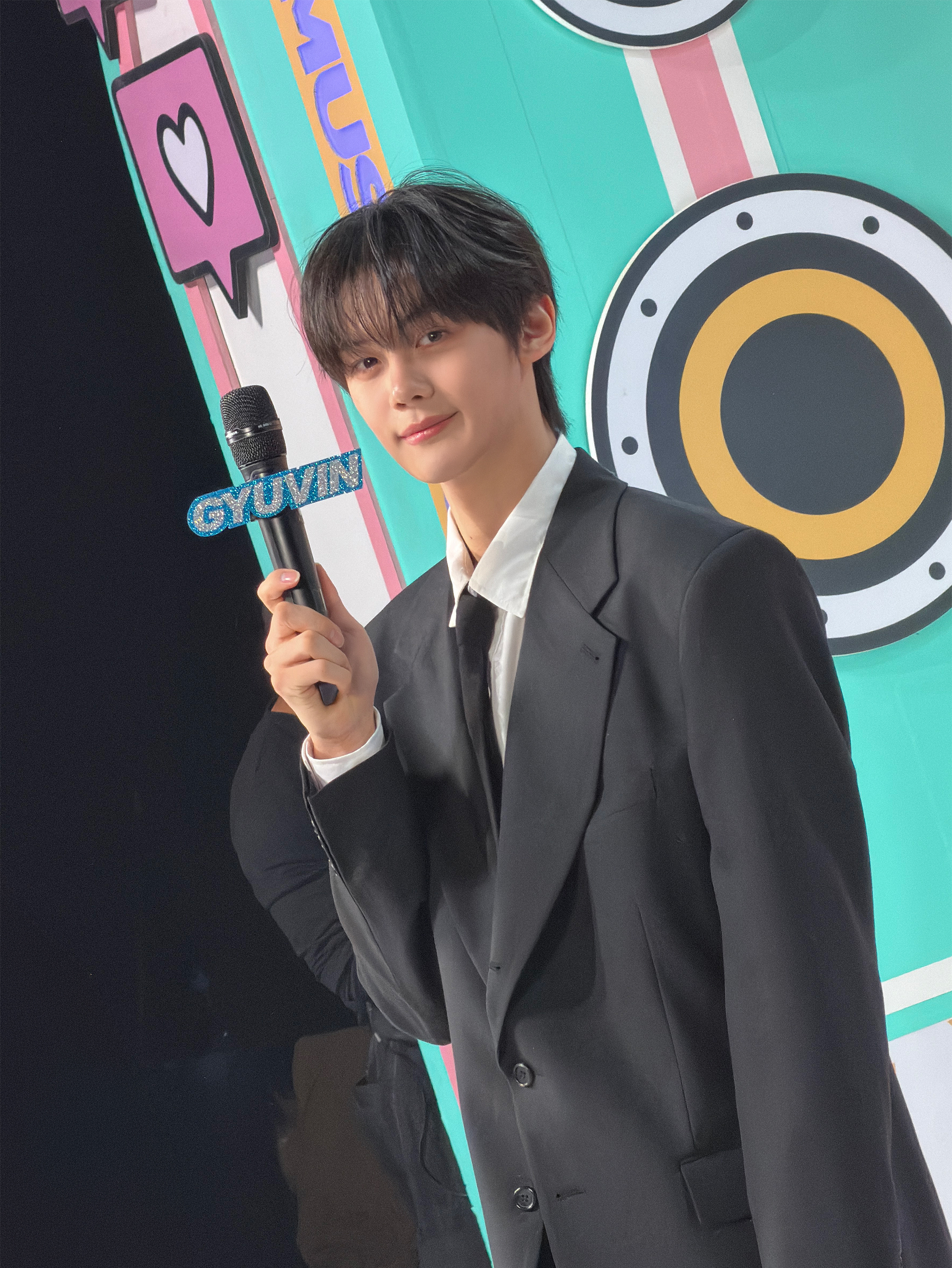 A moment captured by Kim Gyuvin (AND2BLE)'s fan