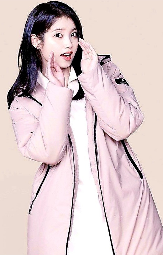 아이유 최근 활동샷