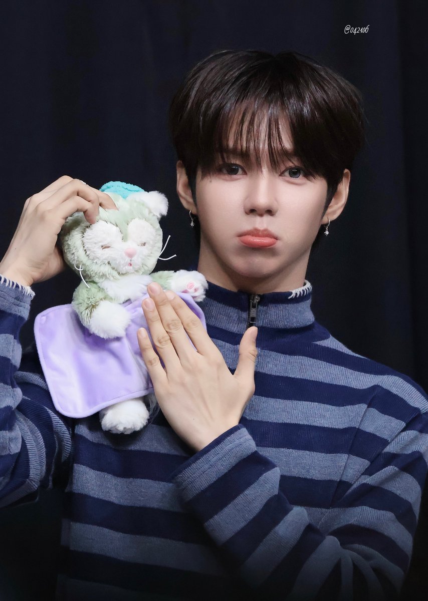 A moment captured by JL (AHOF)'s fan