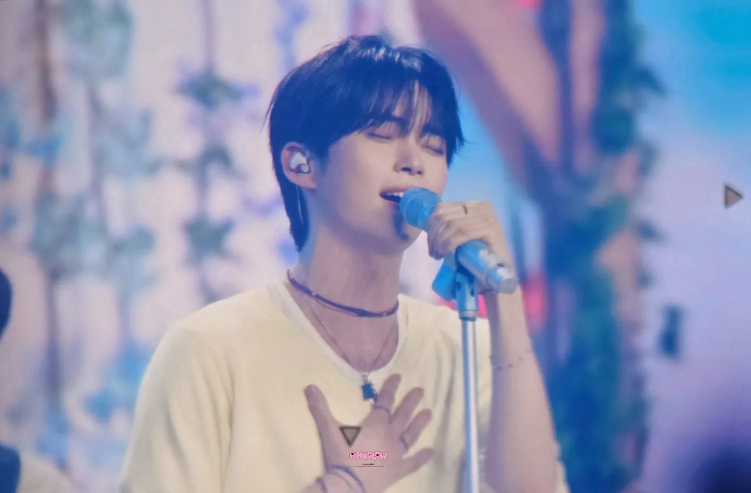 A moment captured by Sung Hanbin (ZEROBASEONE)'s fan
