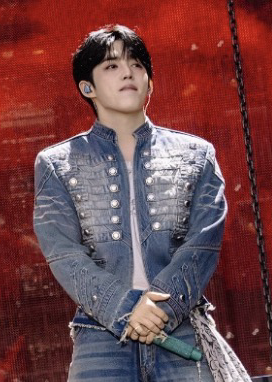 Recent activity shot of S.Coups (SEVENTEEN)