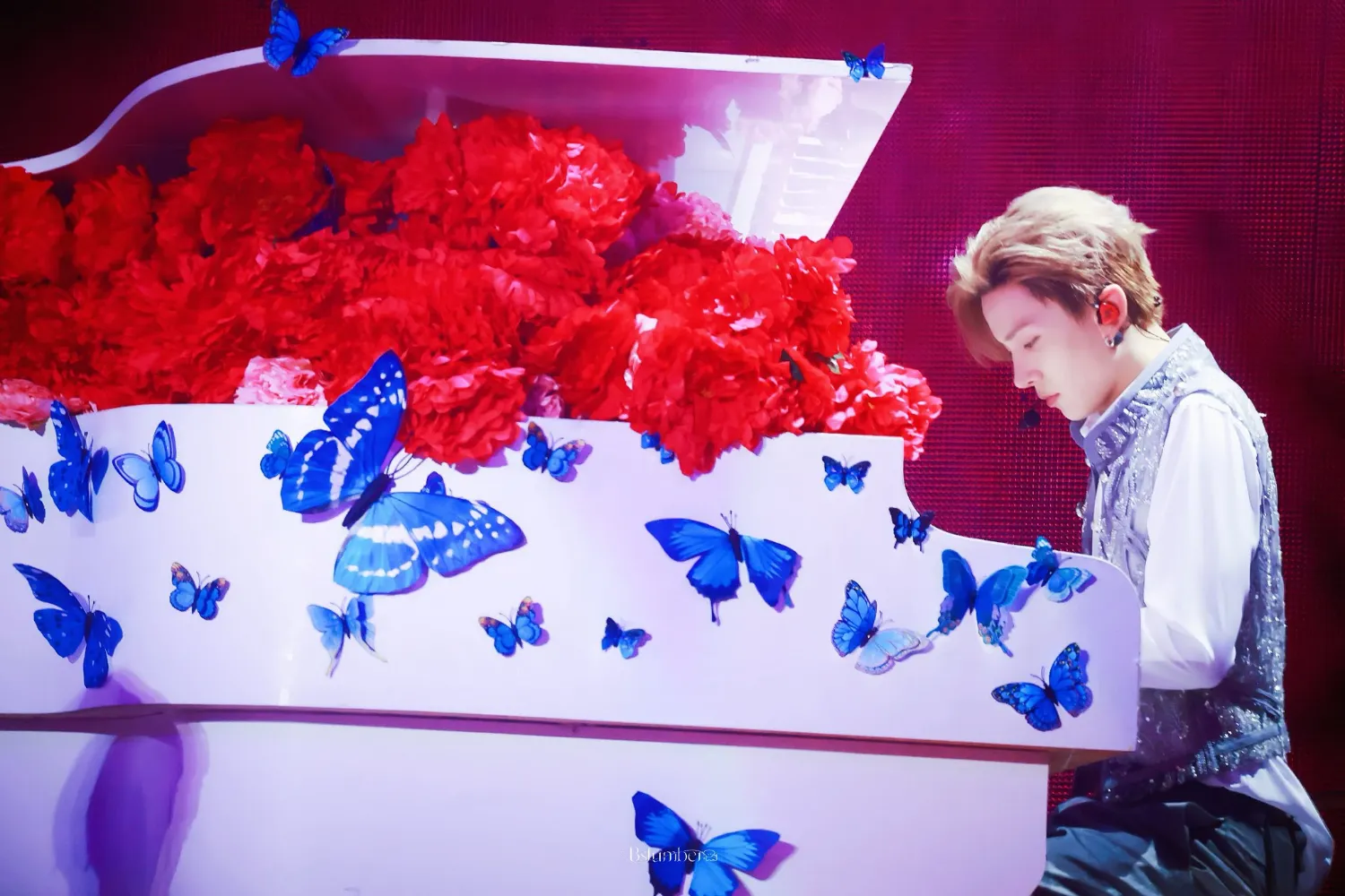 Behind-the-scenes cut of Heeseung