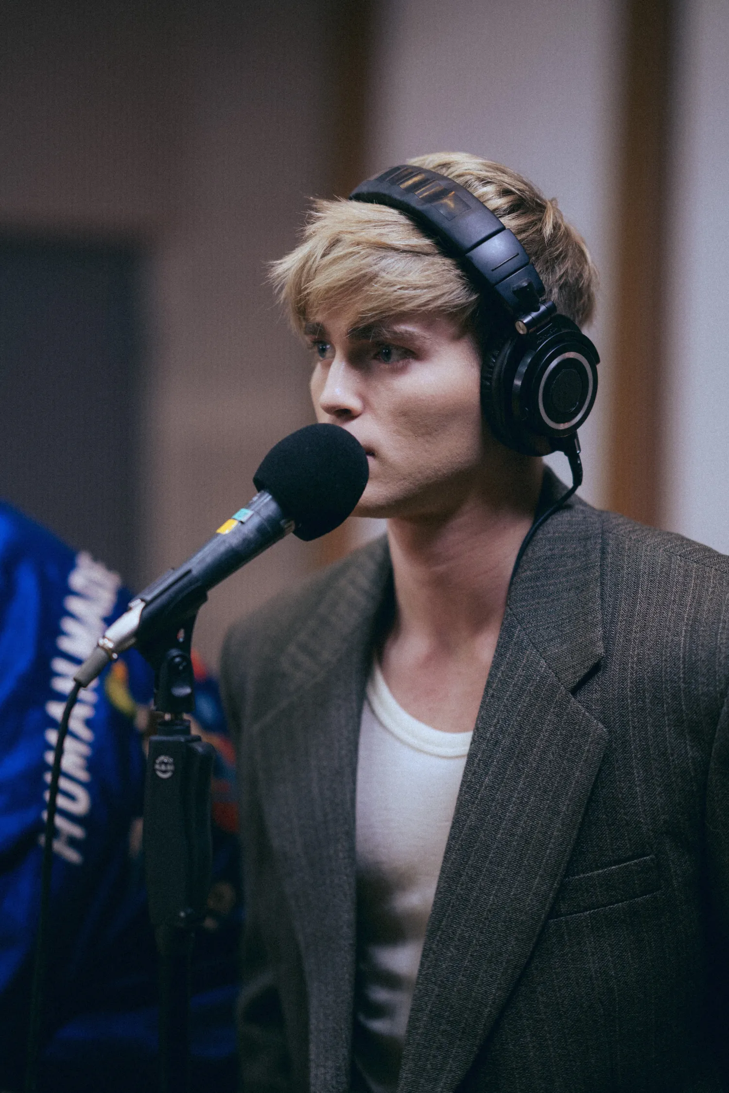 Behind-the-scenes cut of Gabi (SANTOS BRAVOS)