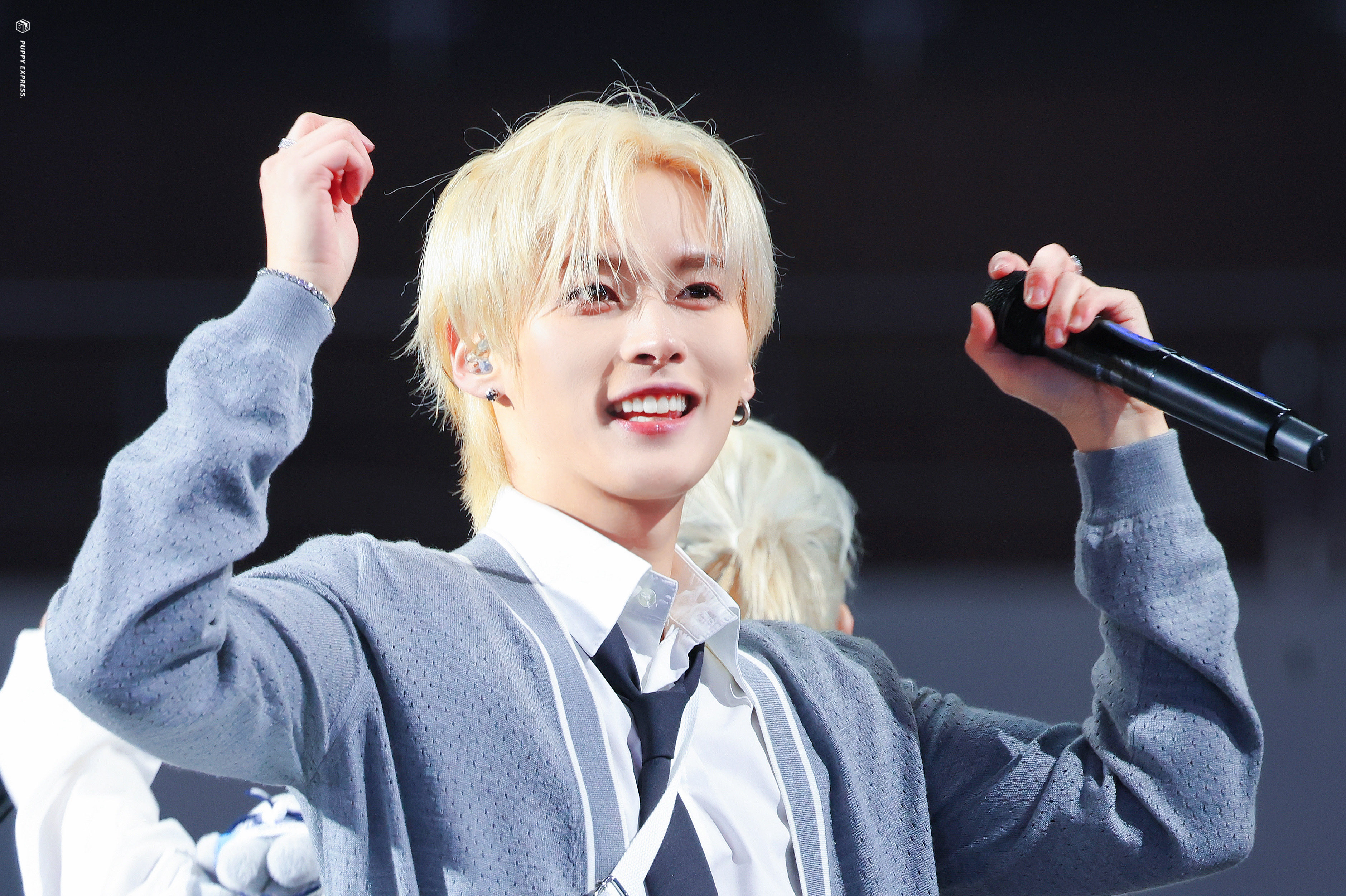 A moment captured by Lee Know (Stray Kids)'s fan