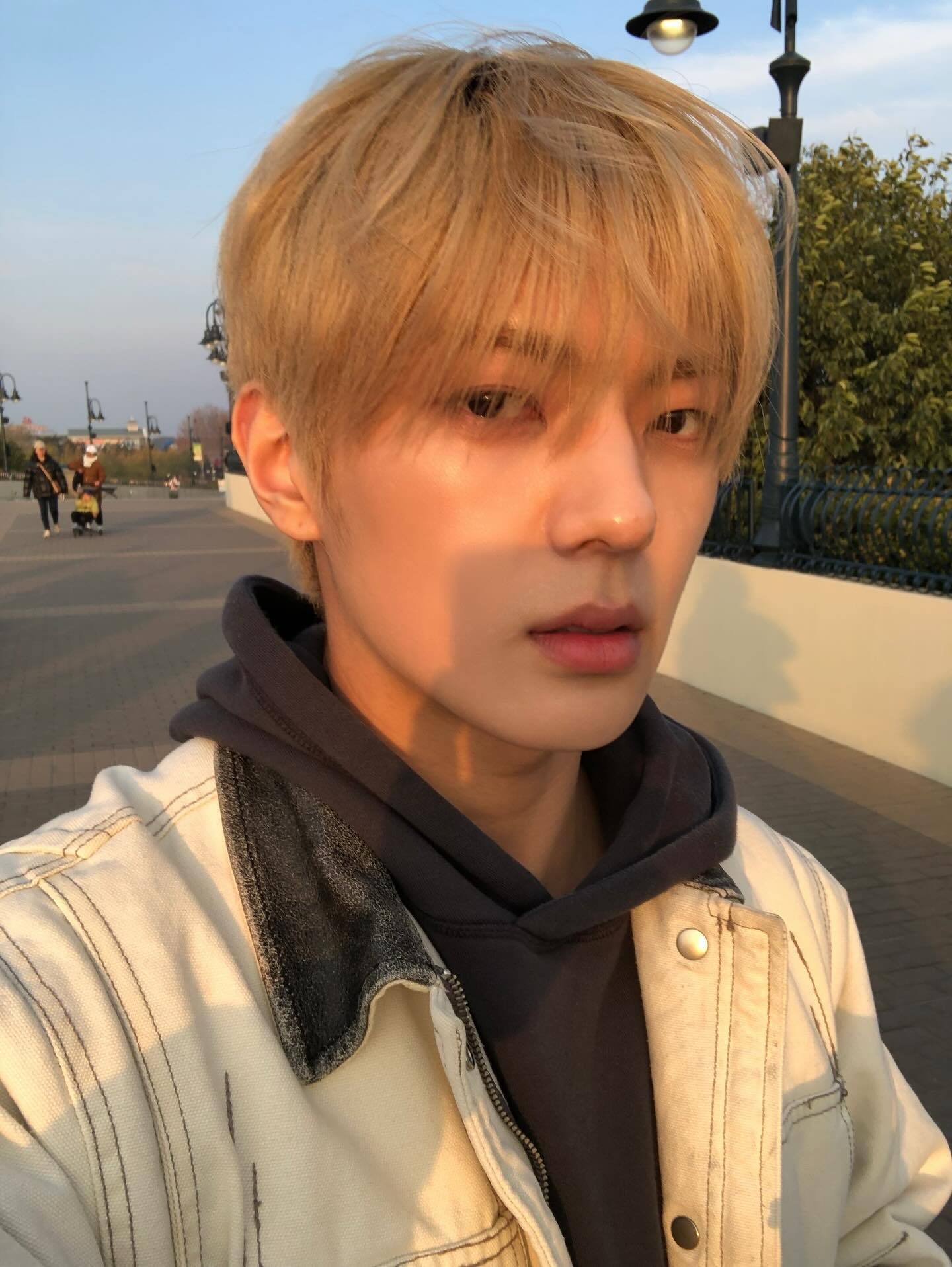 A moment captured by Leejeong (WHIB)'s fan