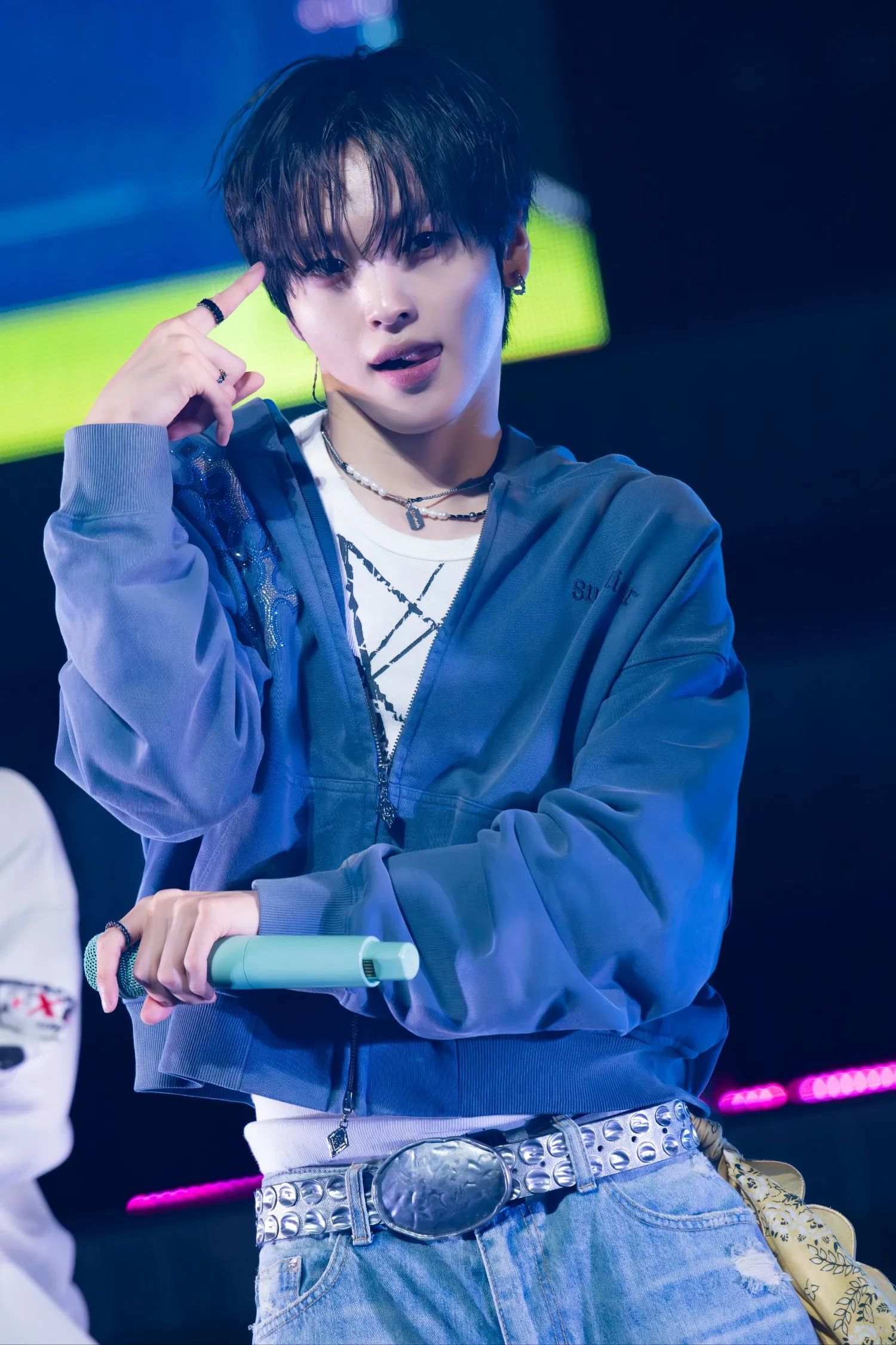 Recent activity shot of Hyeongjun (CRAVITY)