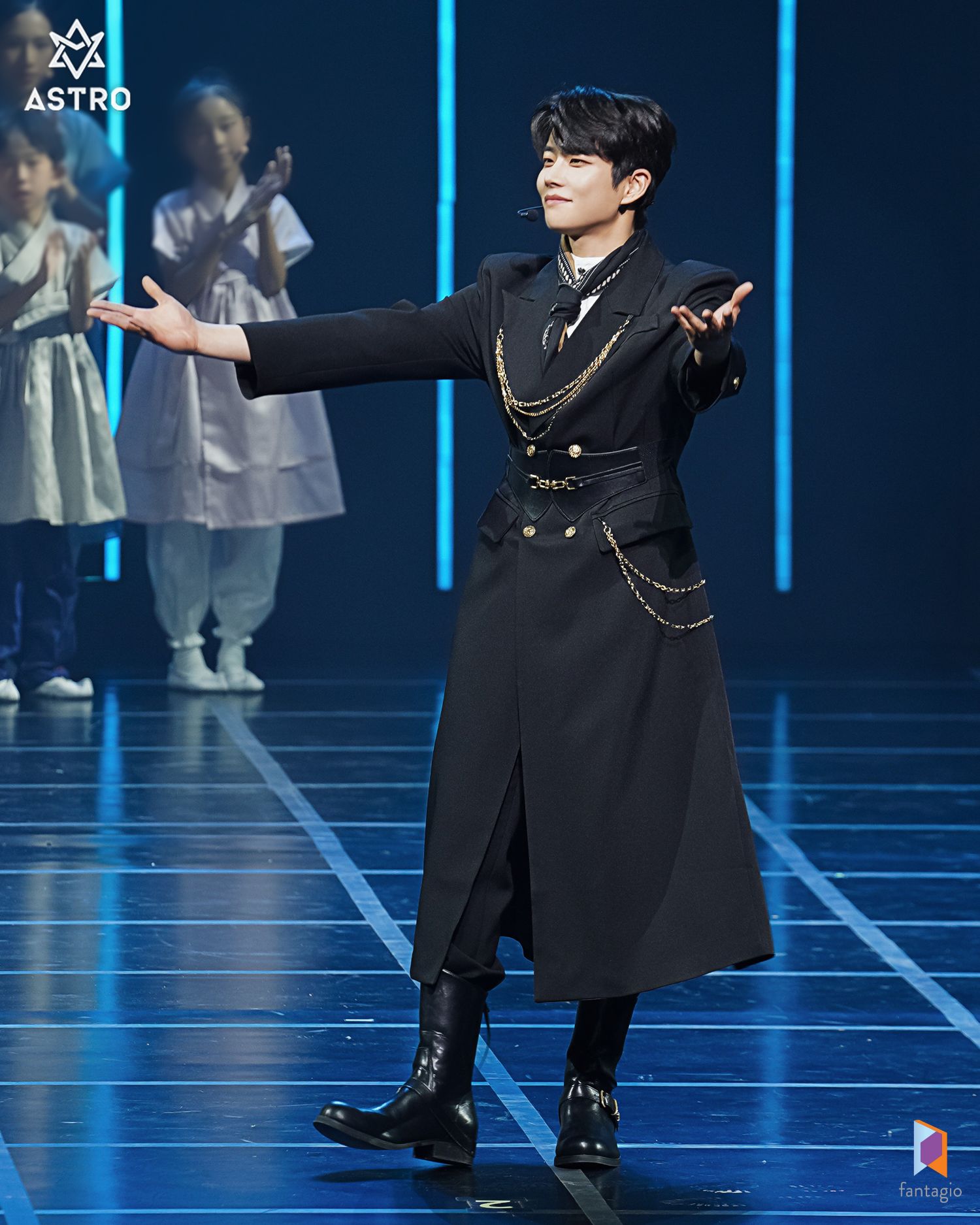 Behind-the-scenes cut of MJ (ASTRO)