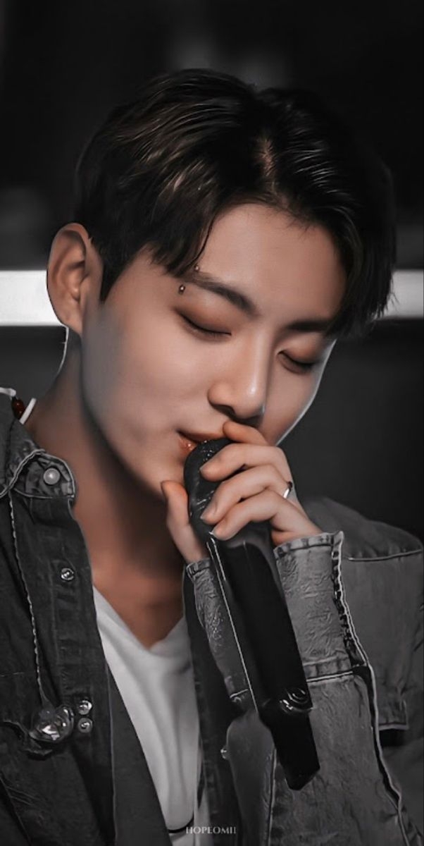 Foto aktivitas terbaru Jungkook (BTS)