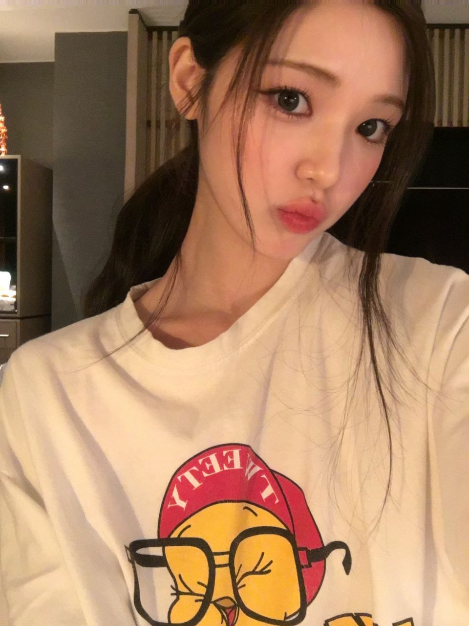 A moment captured by Yuha (Hearts2Hearts)'s fan