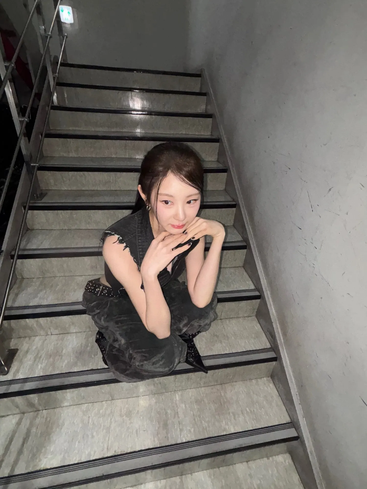 Behind-the-scenes cut of Lee Chaeyeon