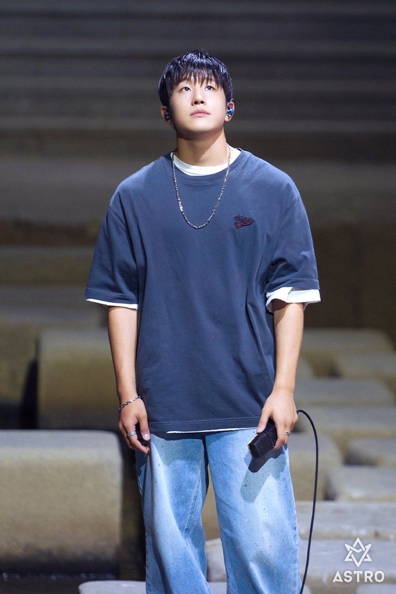 Behind-the-scenes cut of Jinjin (ASTRO)