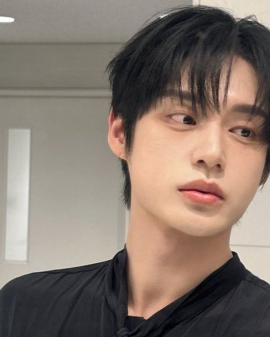 Recent activity shot of Kim Jiwoong (ZEROBASEONE)