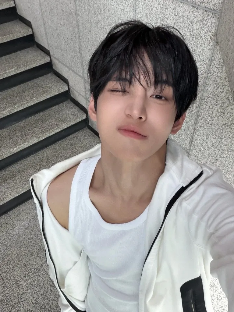 Recent activity shot of Jang yonghoon (IDID)