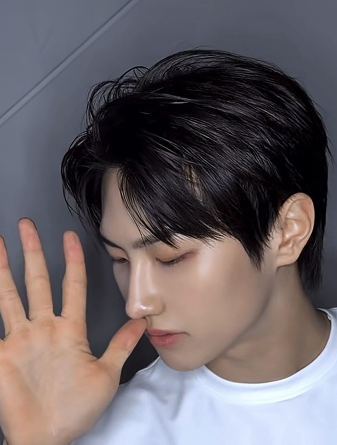 Behind-the-scenes cut of Taehun (TNX)