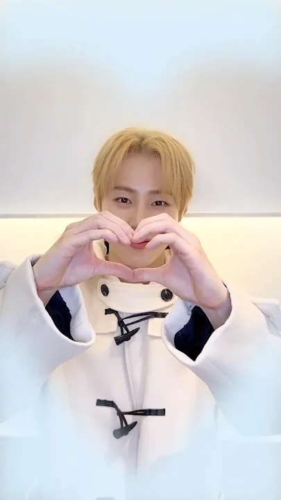 Today's most popular wallpaper in the Ha Sungwoon community