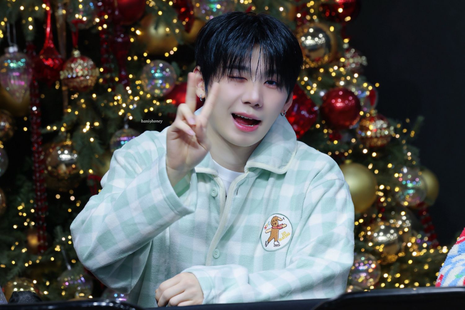 A moment captured by Park Han (AHOF)'s fan