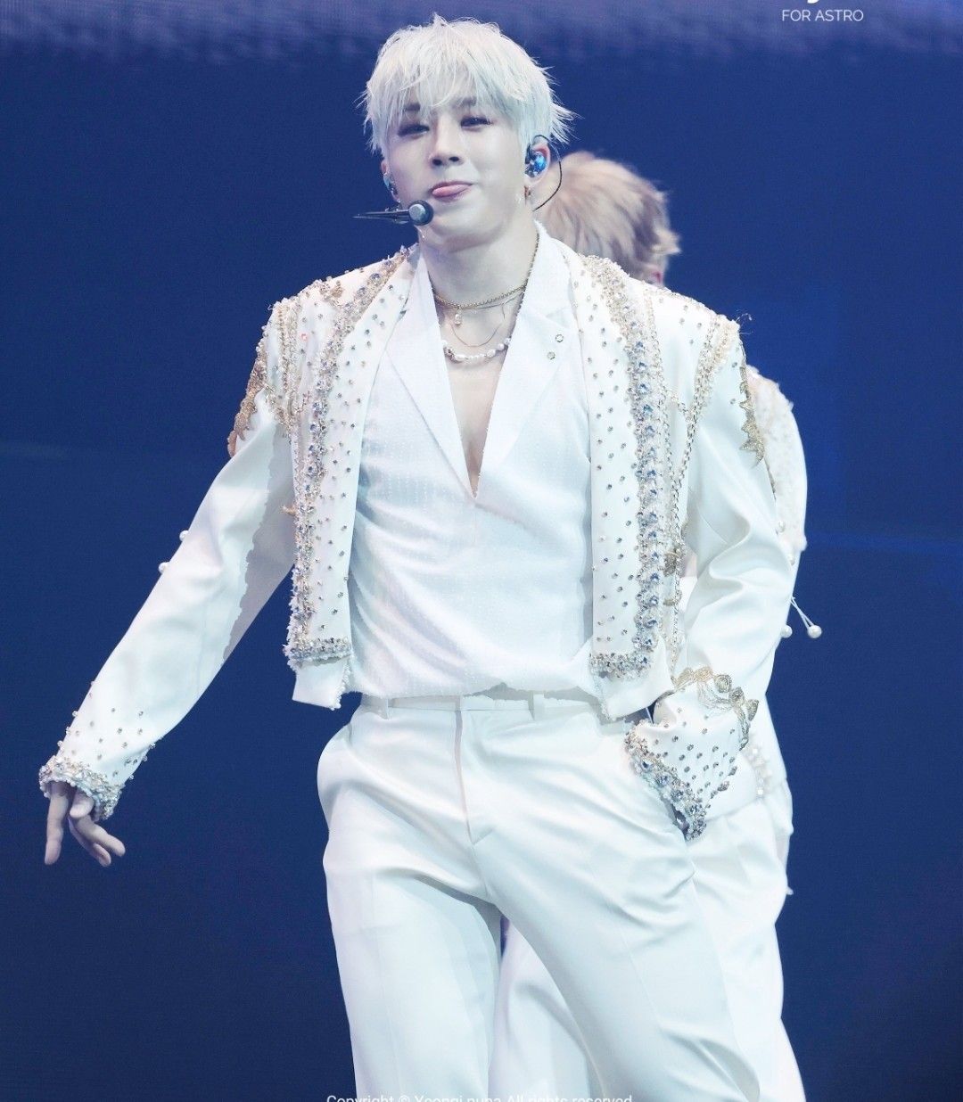 Latest photo of Jinjin (ASTRO)