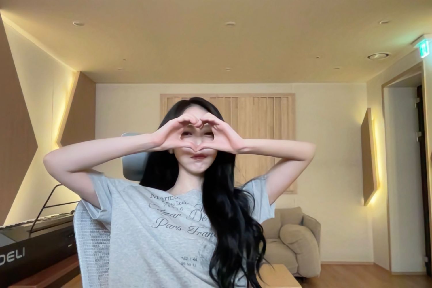 A moment captured by SinB (GFRIEND, VIVIZ)'s fan