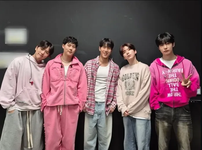 Foto aktivitas terbaru MONSTA X
