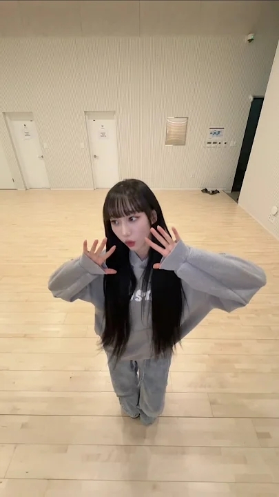 A moment captured by SECRET NUMBER's fan