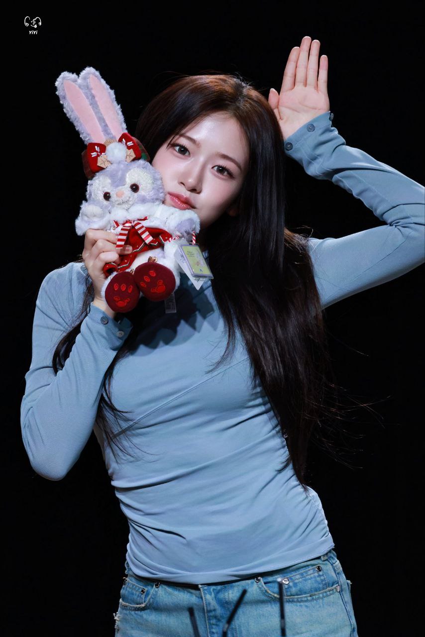 안유진 (IVE) 최근 활동샷