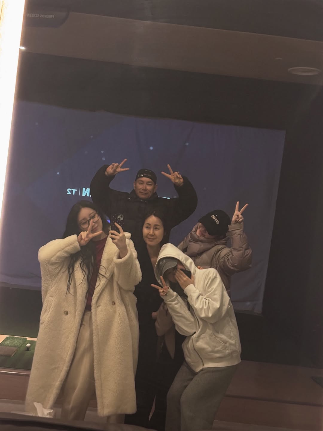 Behind-the-scenes cut of Lee Chaeyeon