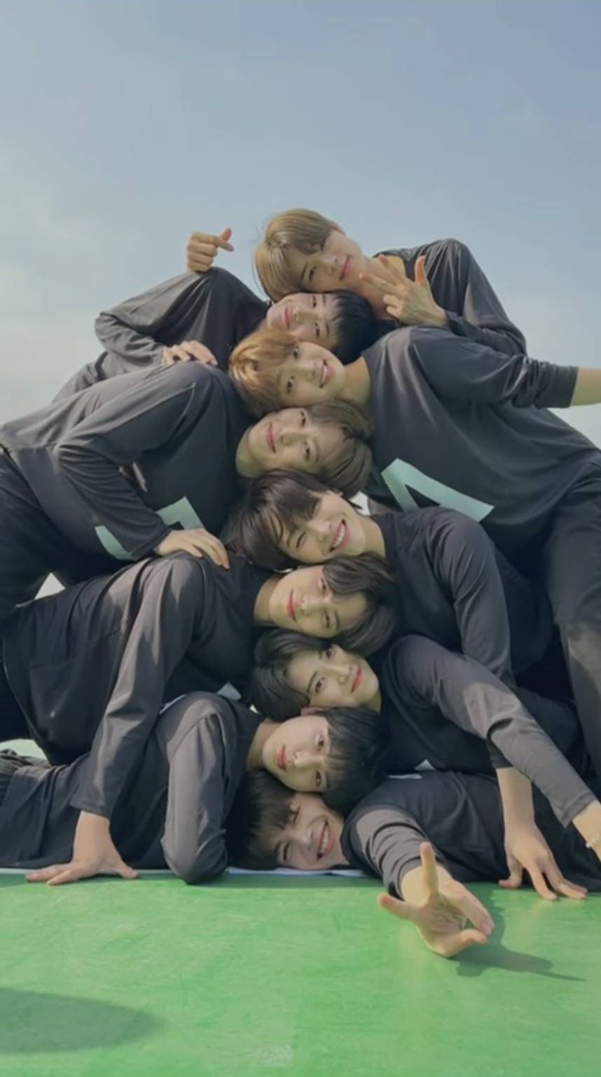 Today's most popular wallpaper in the &TEAM community