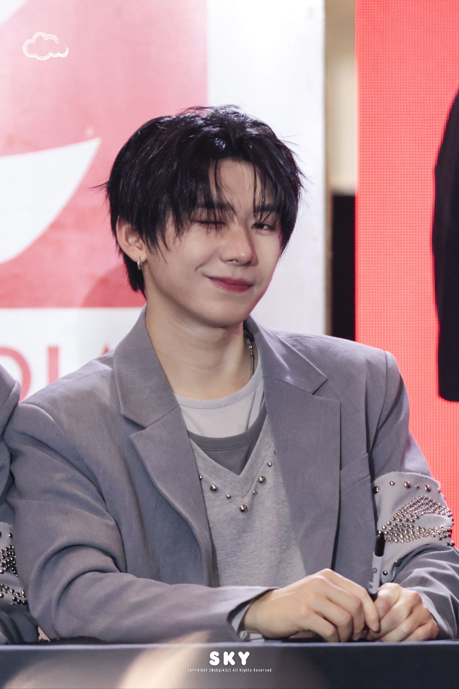 A moment captured by Park Han (AHOF)'s fan