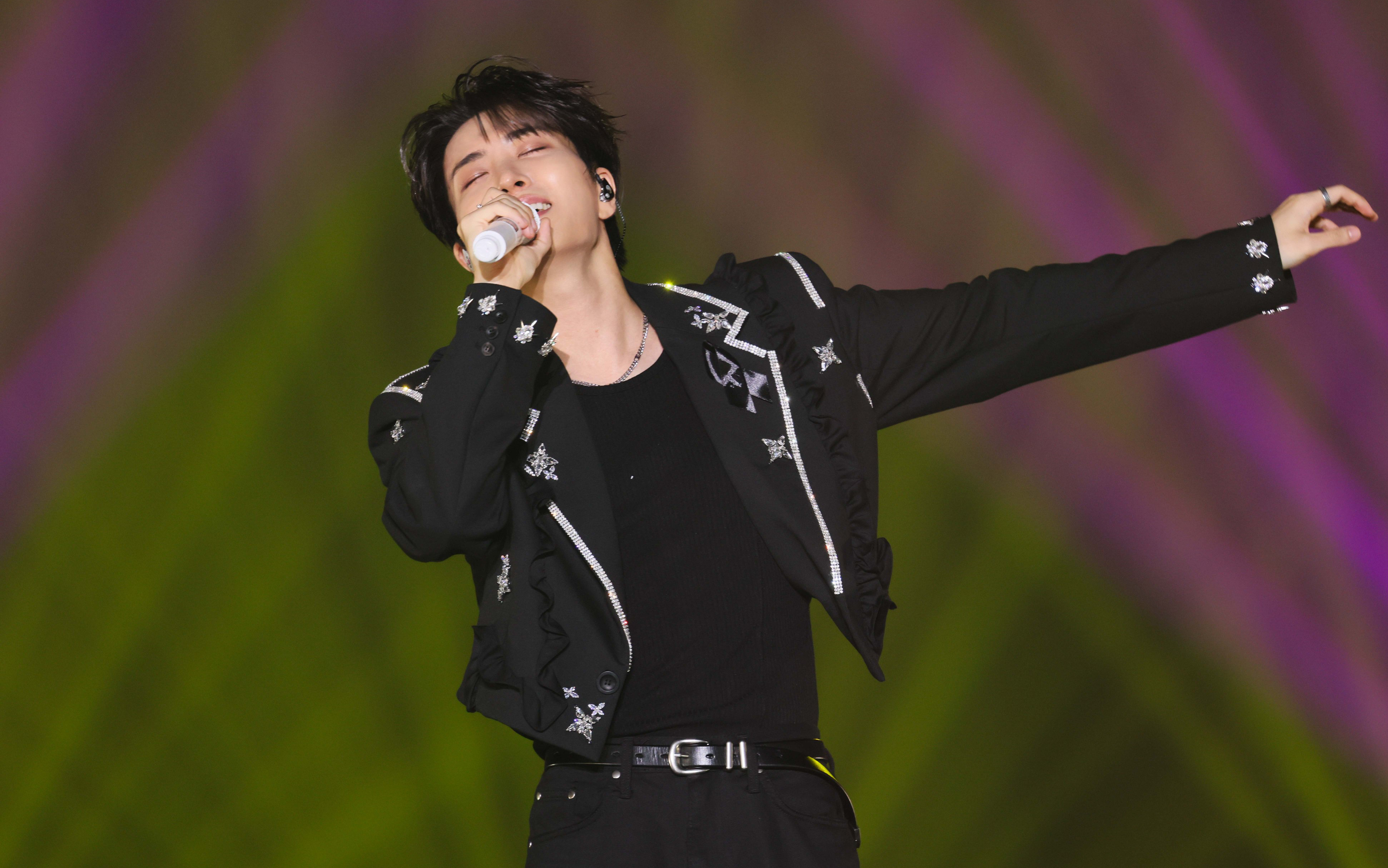 A moment captured by Youngjae (GOT7)'s fan