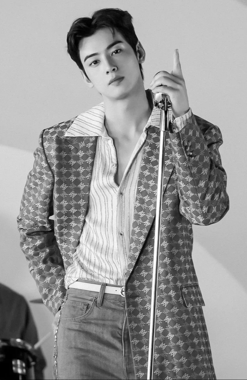 A moment captured by Eunwoo (ASTRO)'s fan