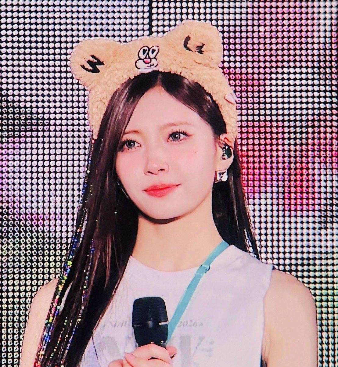 Latest photo of Mayuka (NiziU)