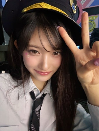 Behind-the-scenes cut of Leeseo (IVE)