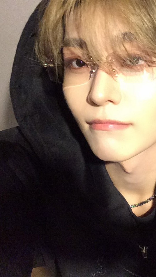 Fandom-recommended wallpaper image of He Xinlong (ALPHA DRIVE ONE)