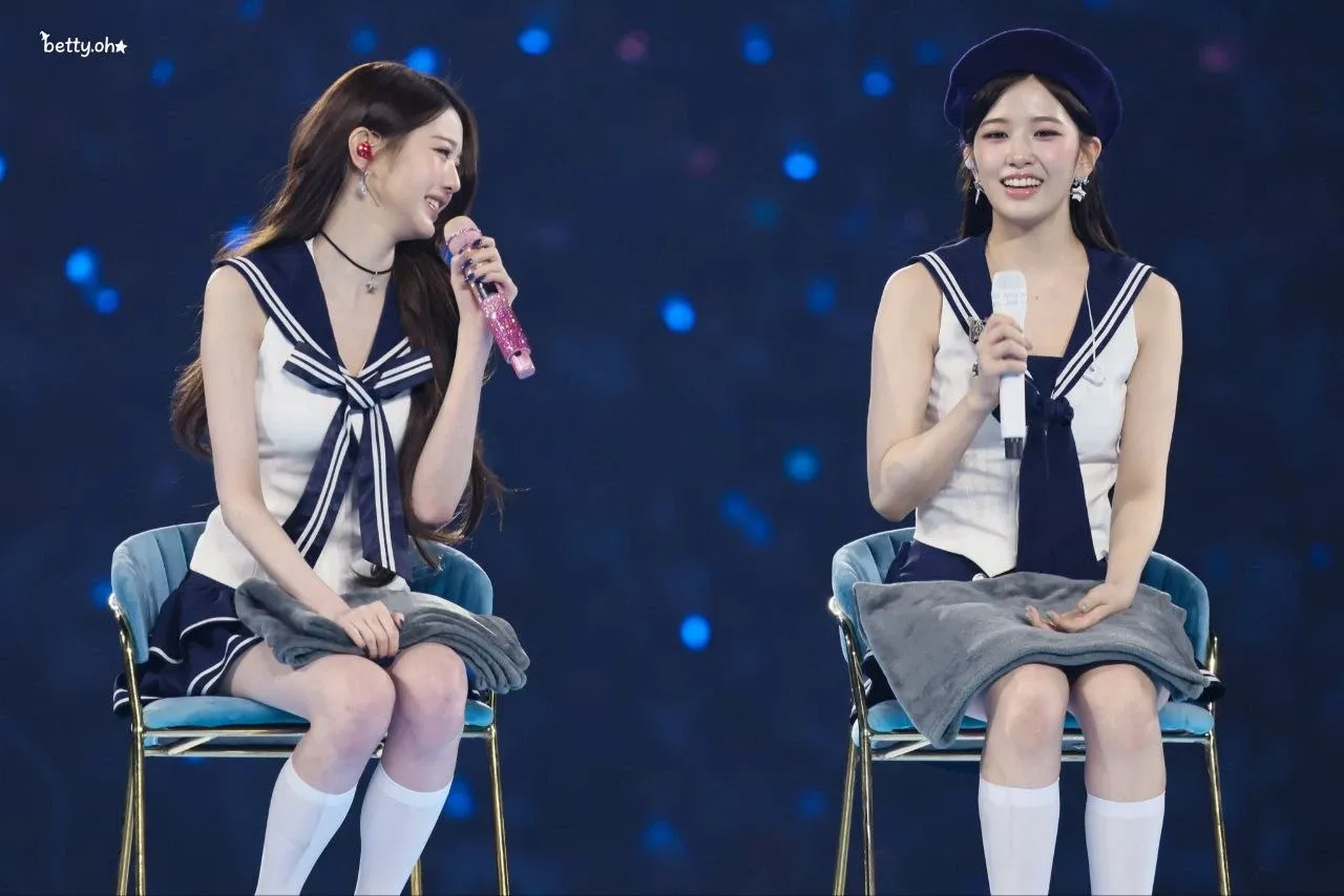 A moment captured by An Yujin (IVE)'s fan