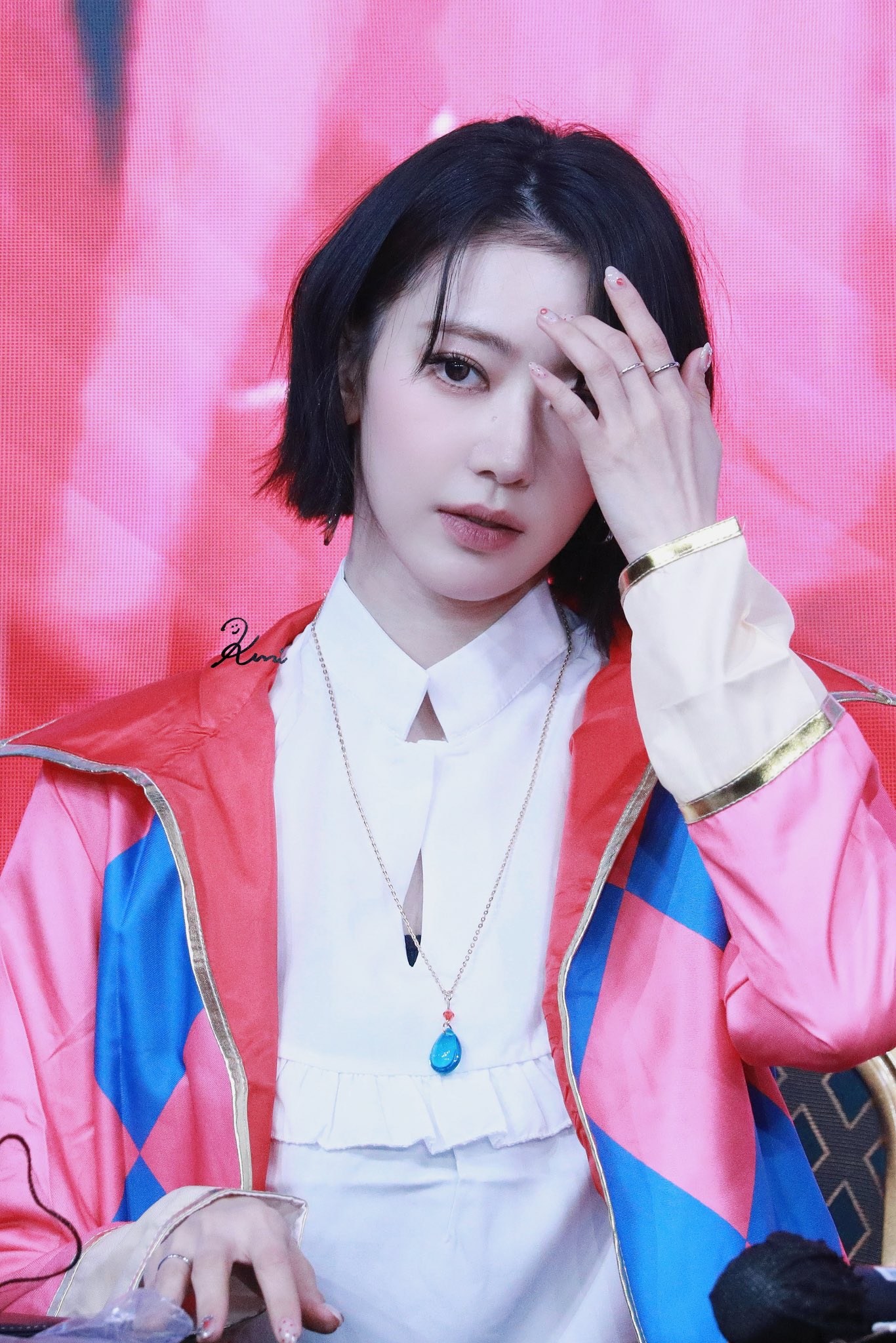 Recent activity shot of Sakura (LE SSERAFIM)