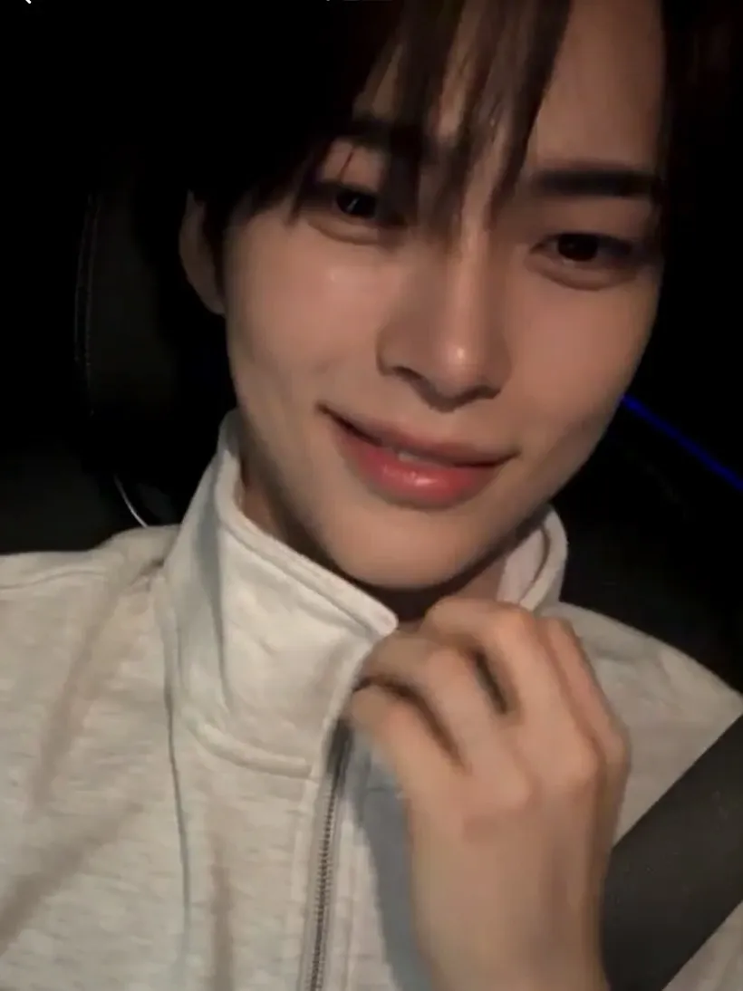 A moment captured by Sung Hanbin (ZEROBASEONE)'s fan