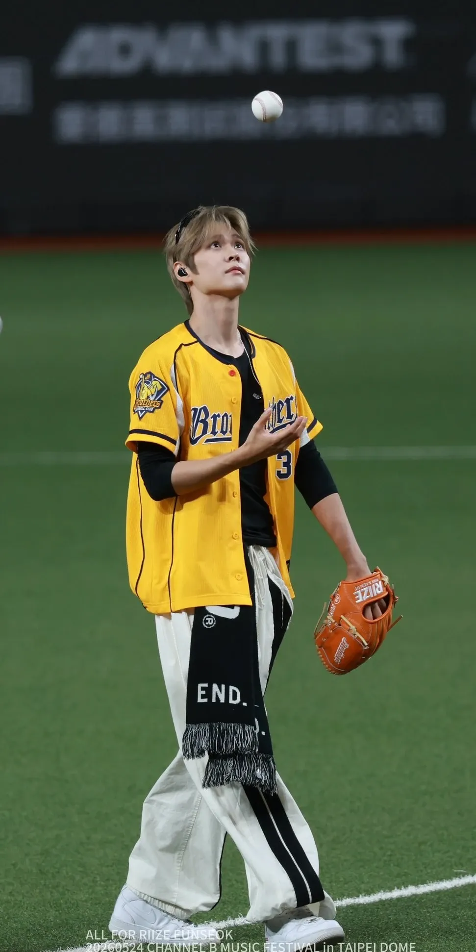 Today's most popular wallpaper in the Eunseok (RIIZE) community