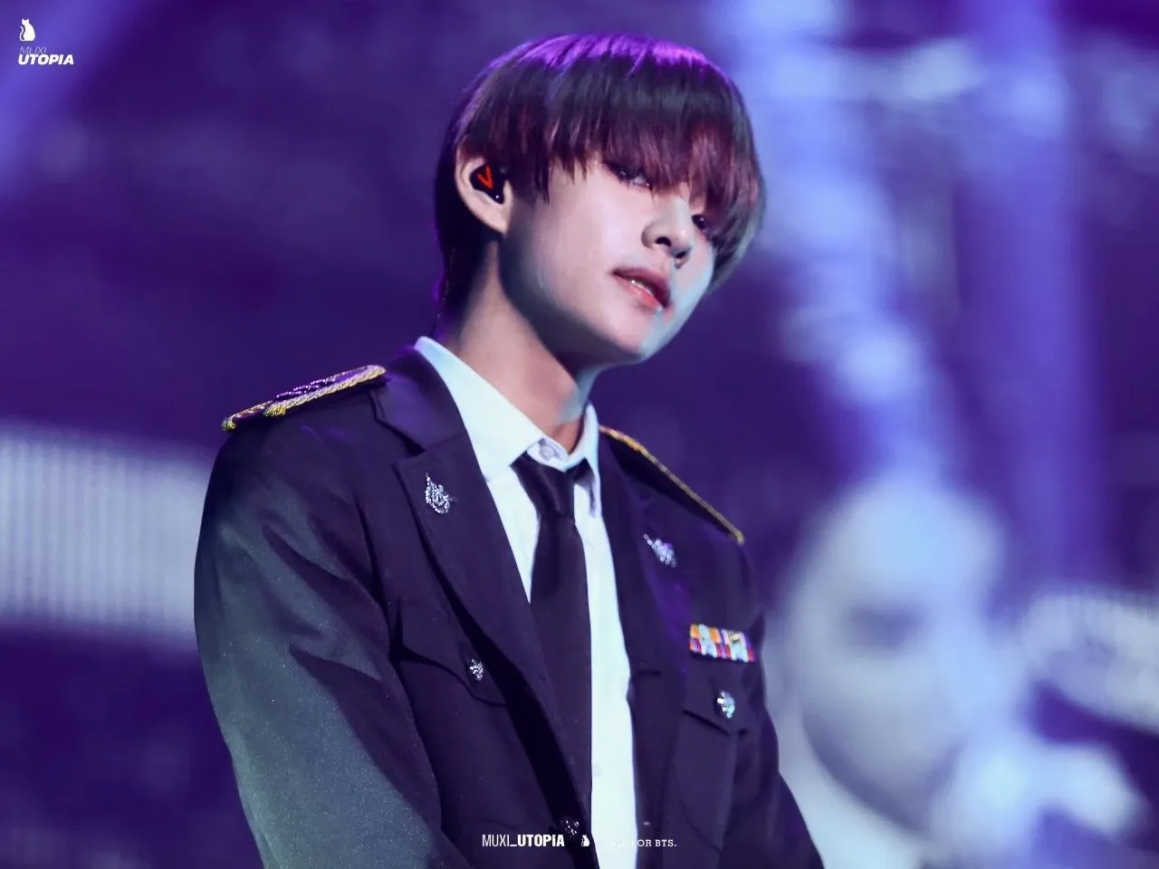 뷔 (방탄소년단)의 최신 사진