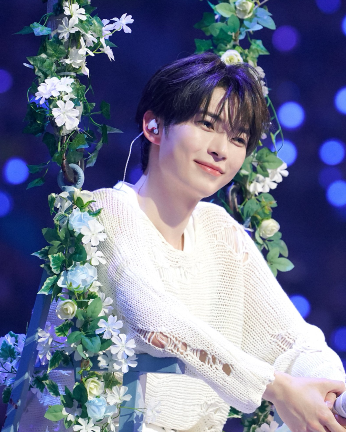 Latest photo of Sung Hanbin (ZEROBASEONE)